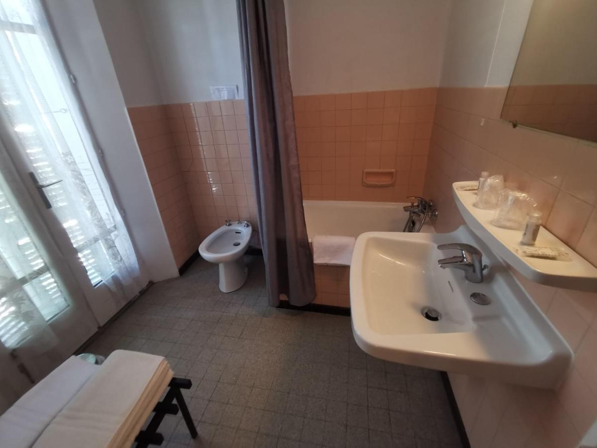 Hotel Le Tourisme Эмбрён Экстерьер фото